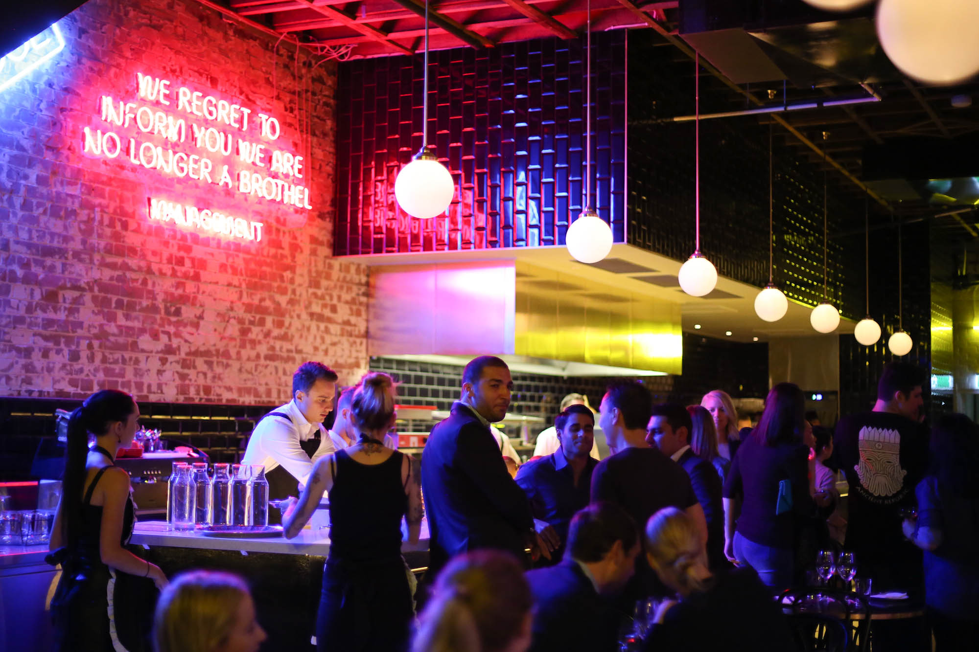 Les Bubbles Branding, Neon &amp; Interior (Australia) by Kenny Colvin |  Canvas Tokyo - Creative Platform